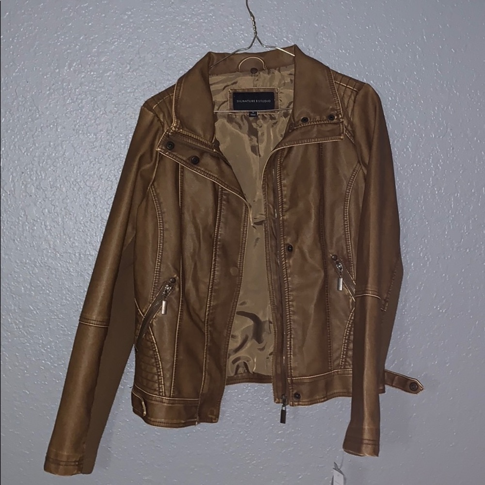 Brown womens leather jacket. Never worn (with tag)